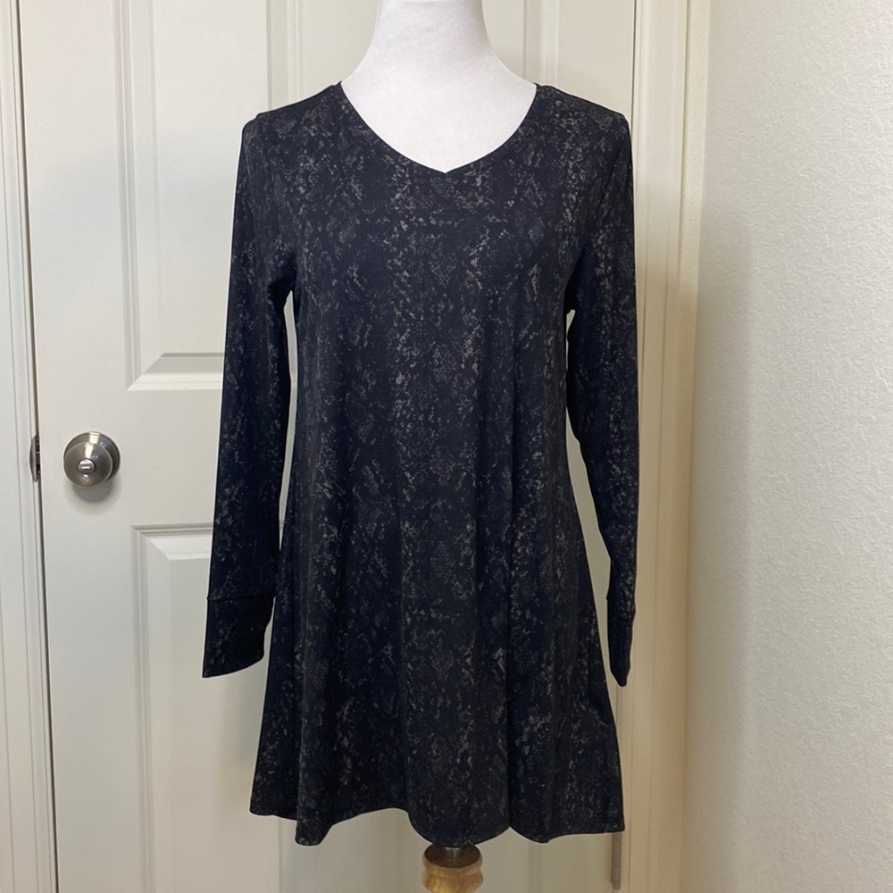 NWT LuLaRoe Elizabeth Top Small 6-8 Black Gray Ribbed V Neck Tunic Long Sleeve